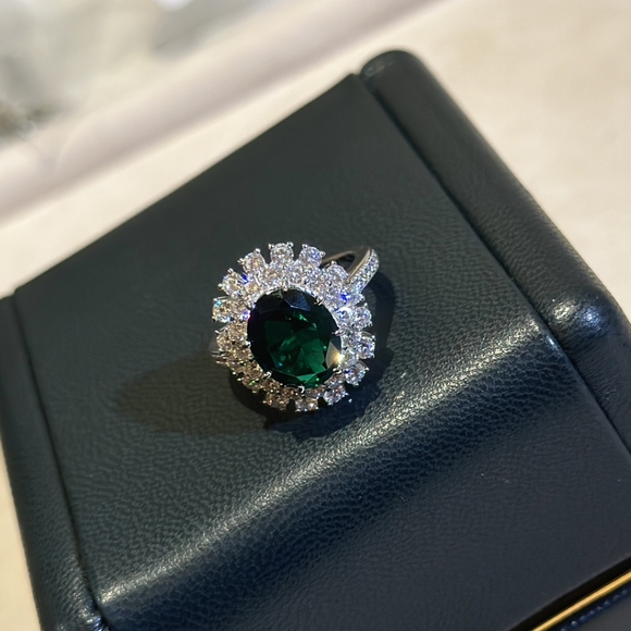 emerald sunflower ring - Picture 4 of 8